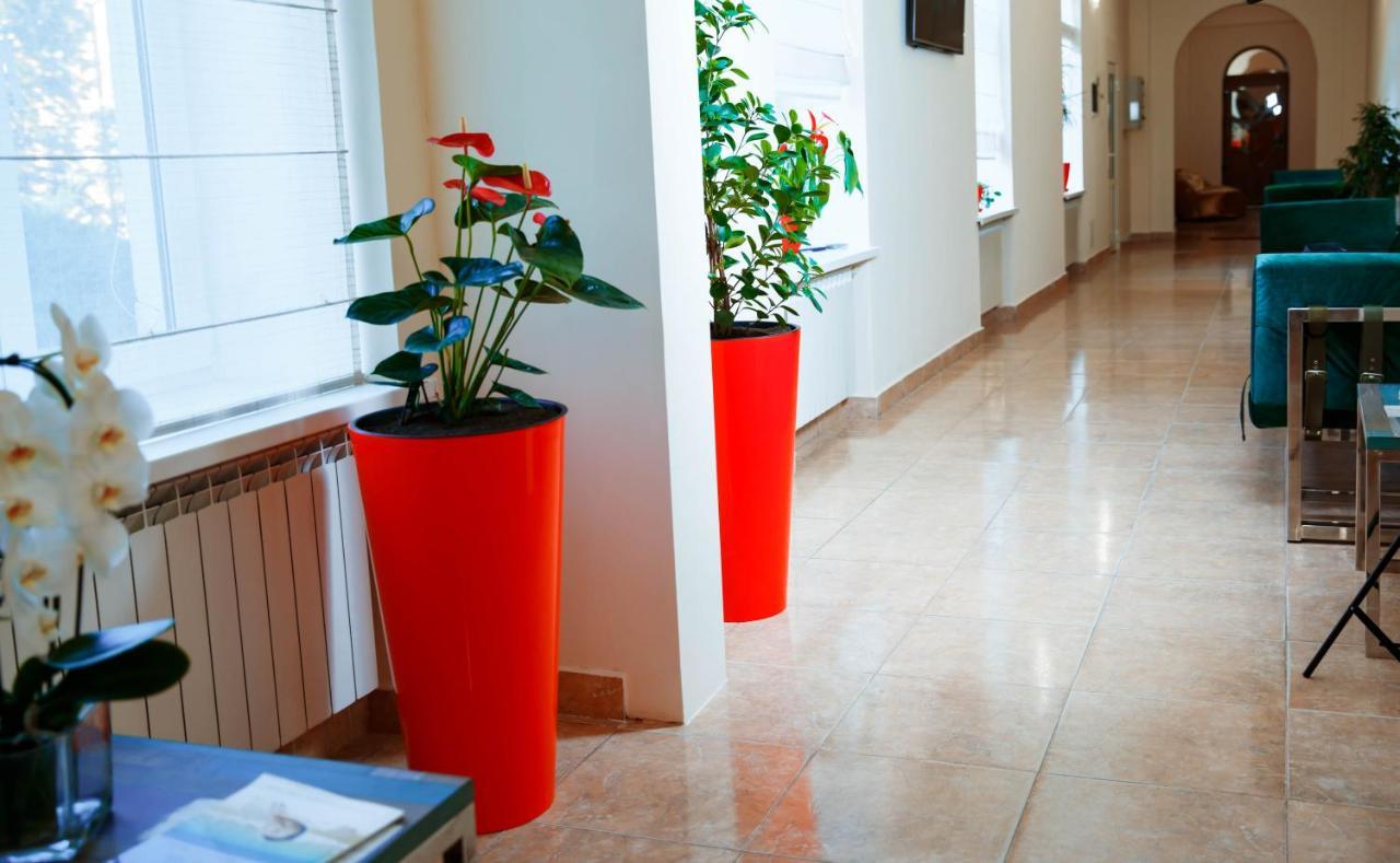 Coin Apartments & Poshtel Chernivtsi Exterior photo