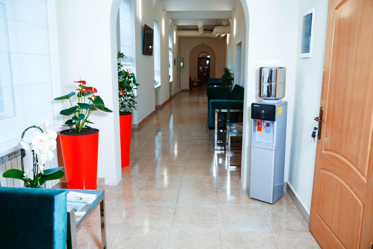 Coin Apartments & Poshtel Chernivtsi Exterior photo