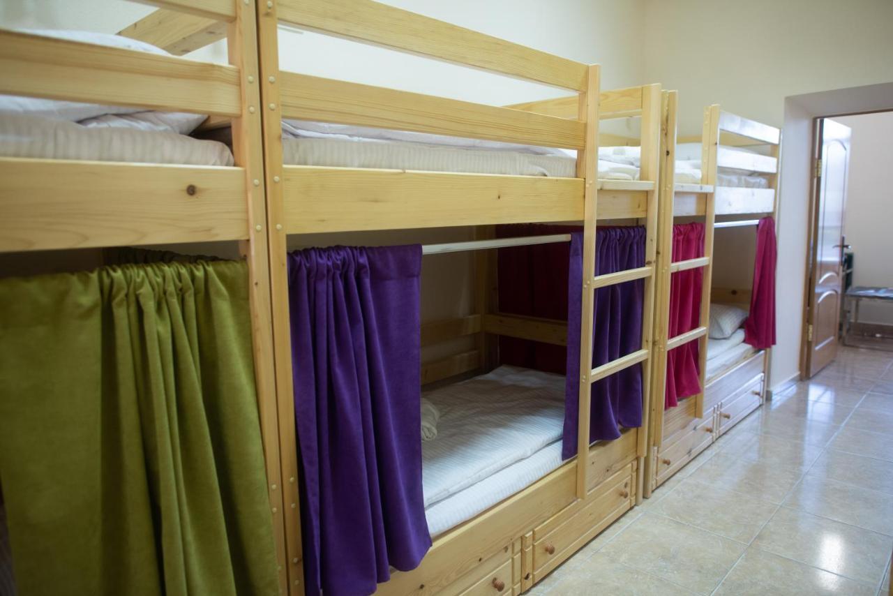 Coin Apartments & Poshtel Chernivtsi Room photo