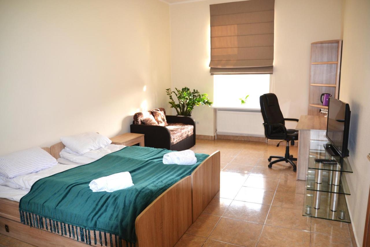 Coin Apartments & Poshtel Chernivtsi Exterior photo