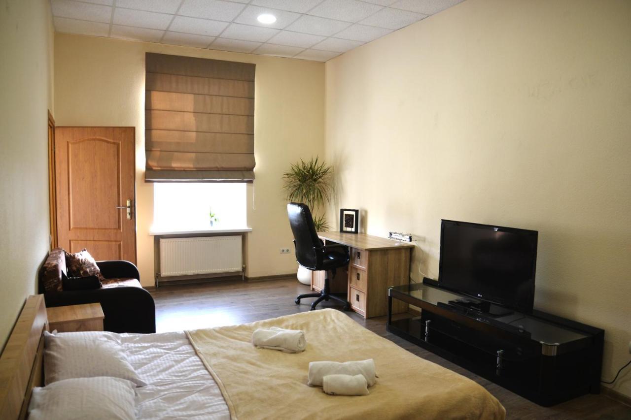 Coin Apartments & Poshtel Chernivtsi Exterior photo
