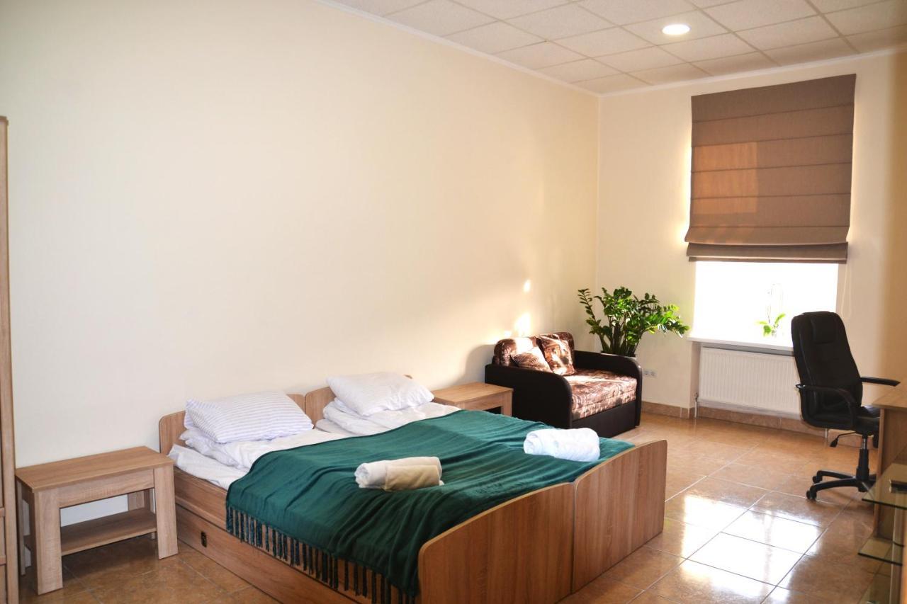 Coin Apartments & Poshtel Chernivtsi Exterior photo